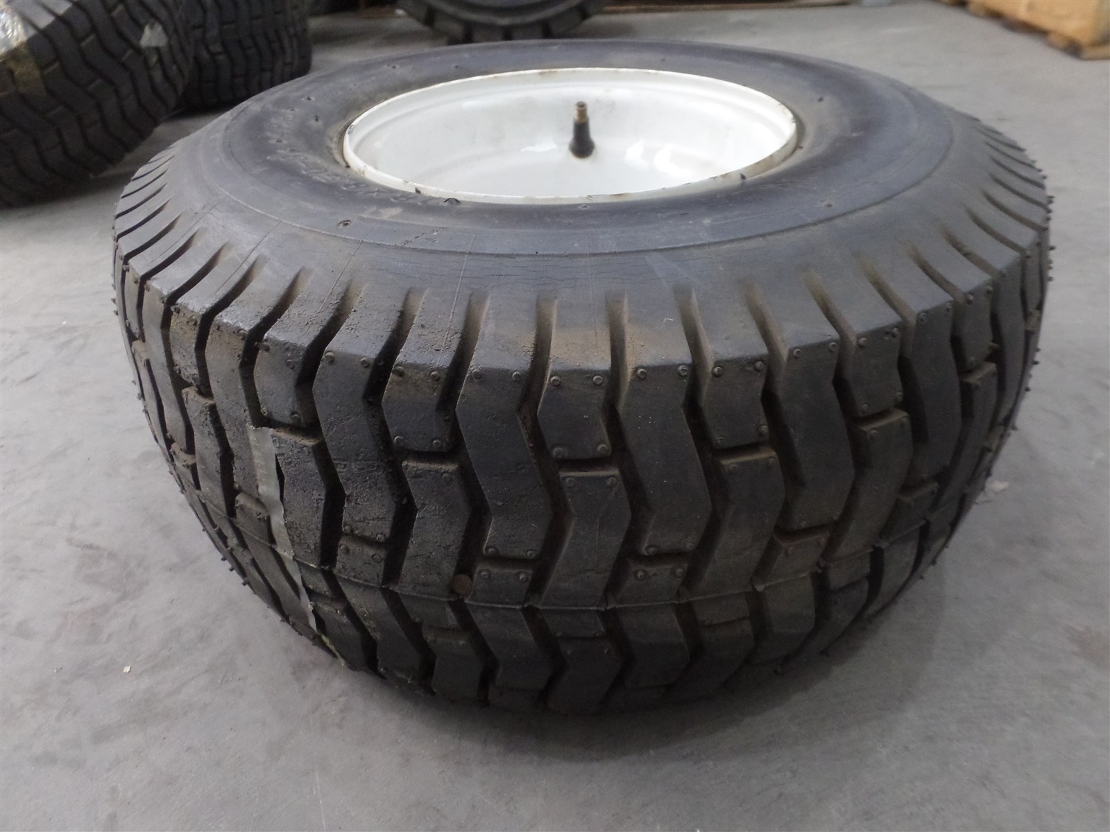 REPLACEMENT 18X8.50-8 4 P.R TURF TIRE AND RIM ASSEMBLY, C65089, 5-HOLE, N-786