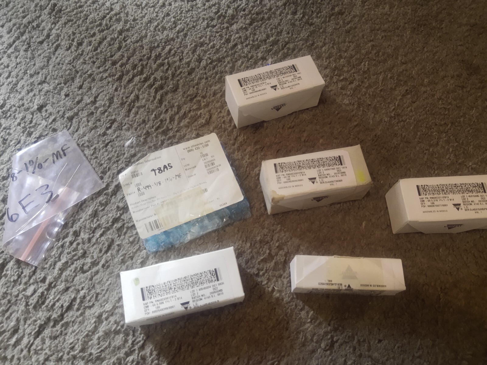 NEW HUGE LOT Vishay Dale Film Resistors RN60C6981FB14 RN60C2212FB14 RN60C2211