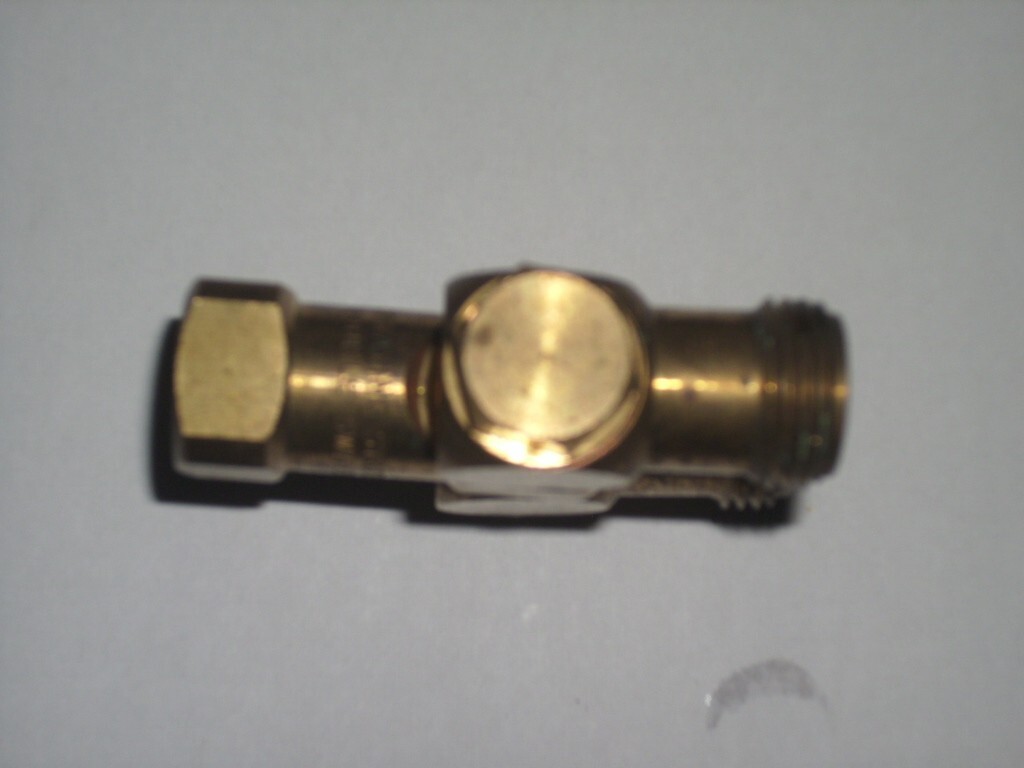 1/4 Double Swivel by Spraying Systems Co.