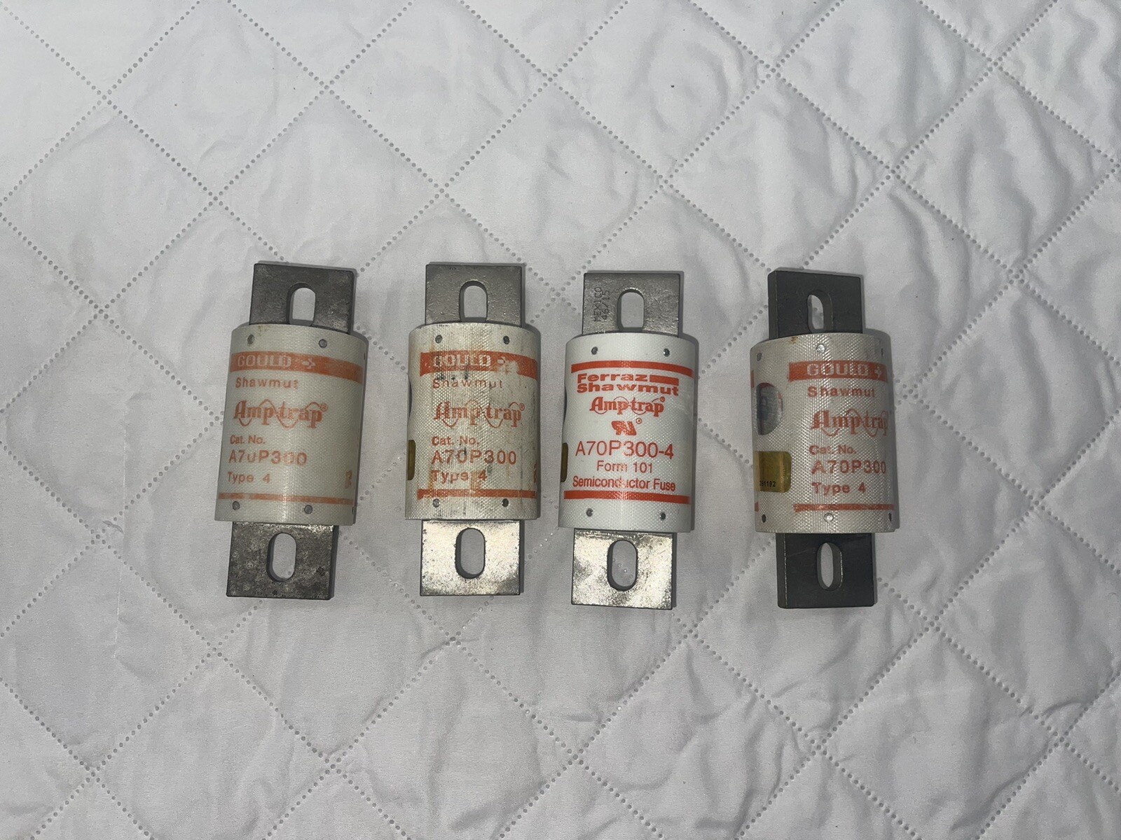 Ferraz Shawmut Amptrap A70P Form 101 Fuse 700VAC/650VDC 300A Semiconductor Fuse