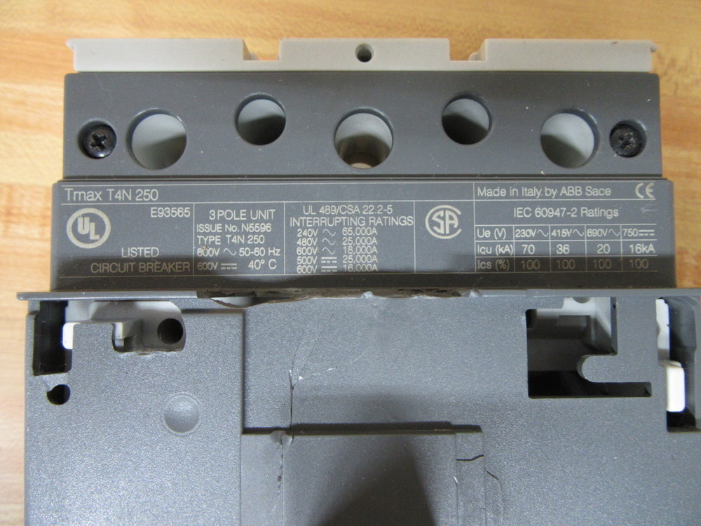 ABB Sace TMAX T4N 250 Circuit Breaker PR221DS 150 Amp/CRACKED HOUSING