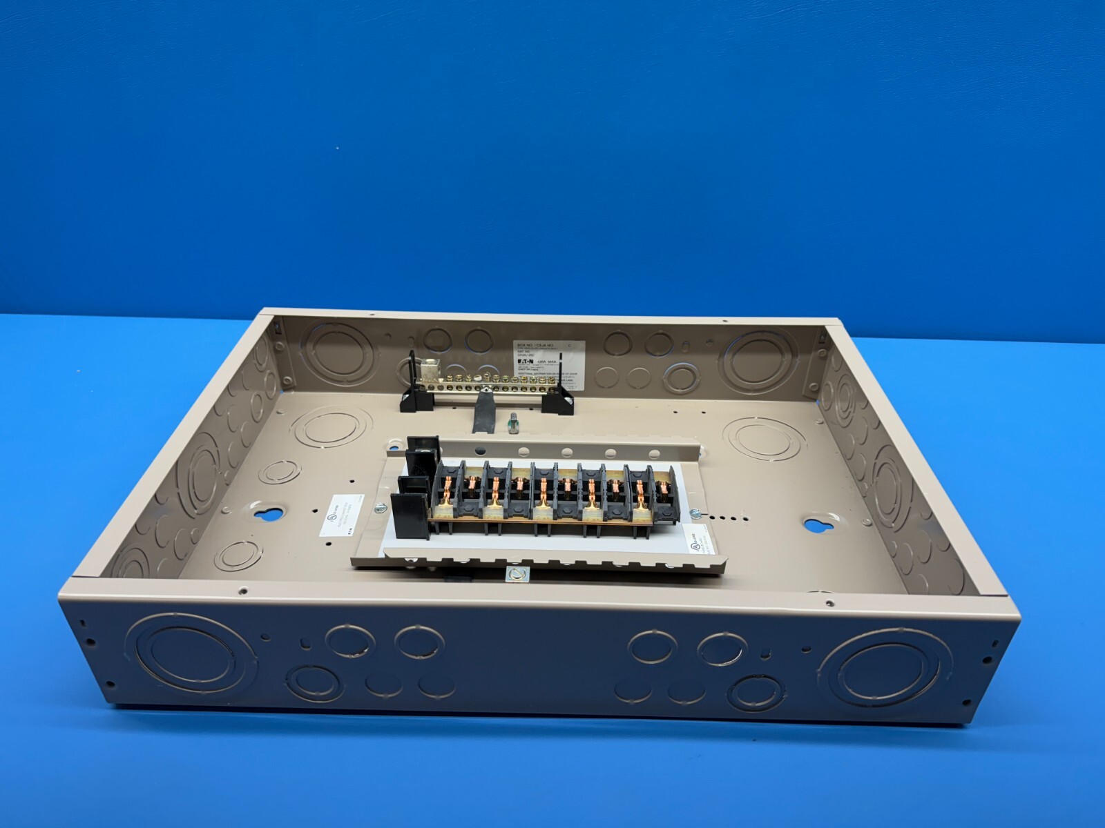 Eaton CH24L125C Type-1 125A 120/240VAC Indoor Main Lug Loadcenter Enclosure