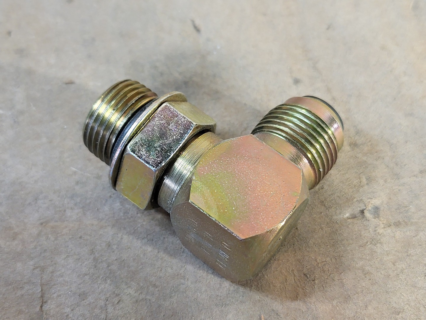 SURPLUS NEW KOMATSU WB0508 90 Deg Elbow Fittings (Box of 2) – Heavy Machinery