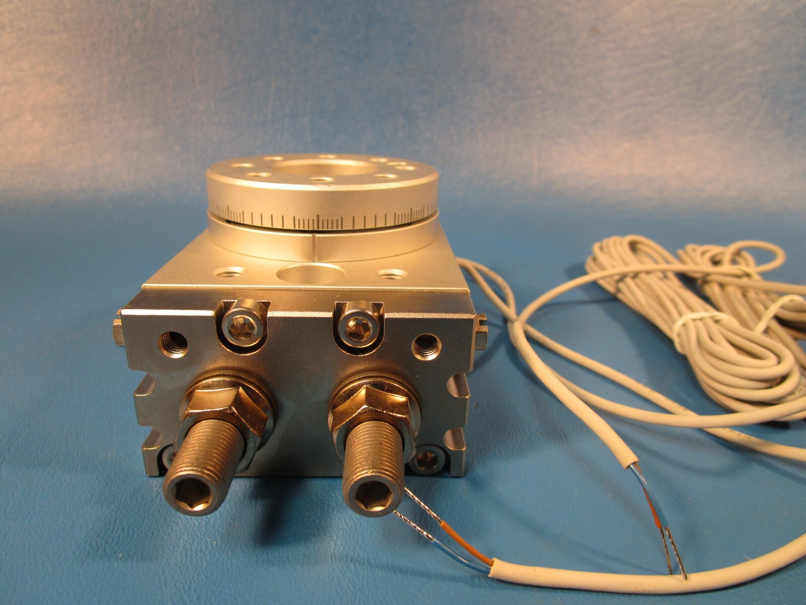 SMC MSQB20A-A93L, ROTARY ACTUATOR With TABLE