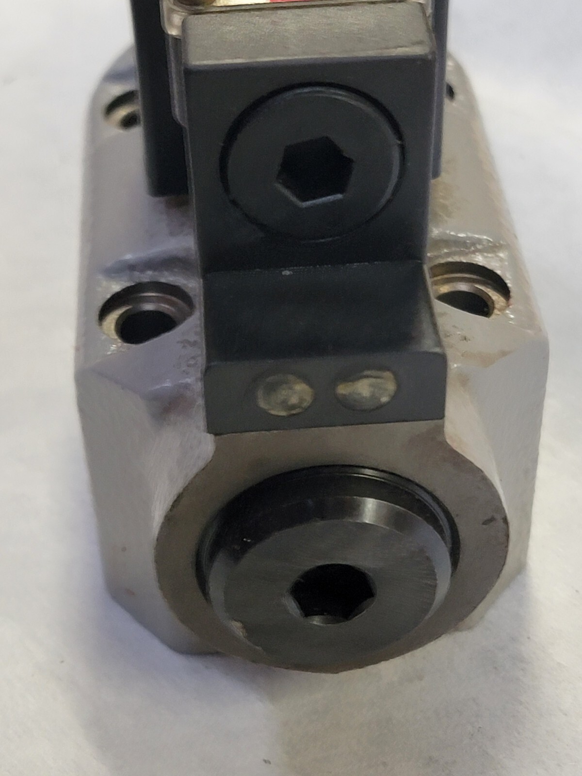 Toyo-oki Kogyo HD3-2S-KcP-03A-LYD 2 Hydraulic Valve NOS FREE SHIP LOC SHF J
