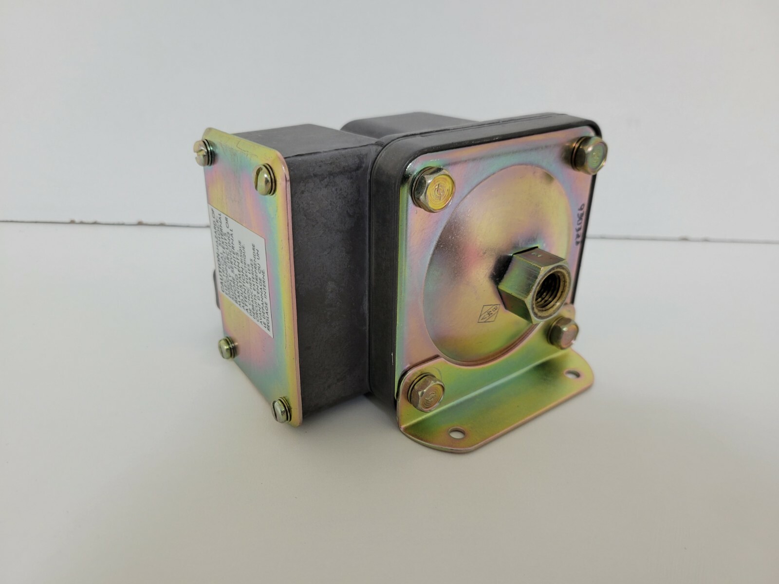 NEW OLD STOCK! BARKSDALE IMO PRESSURE OR VACUUM ACTUATED SWITCH D1T-H2