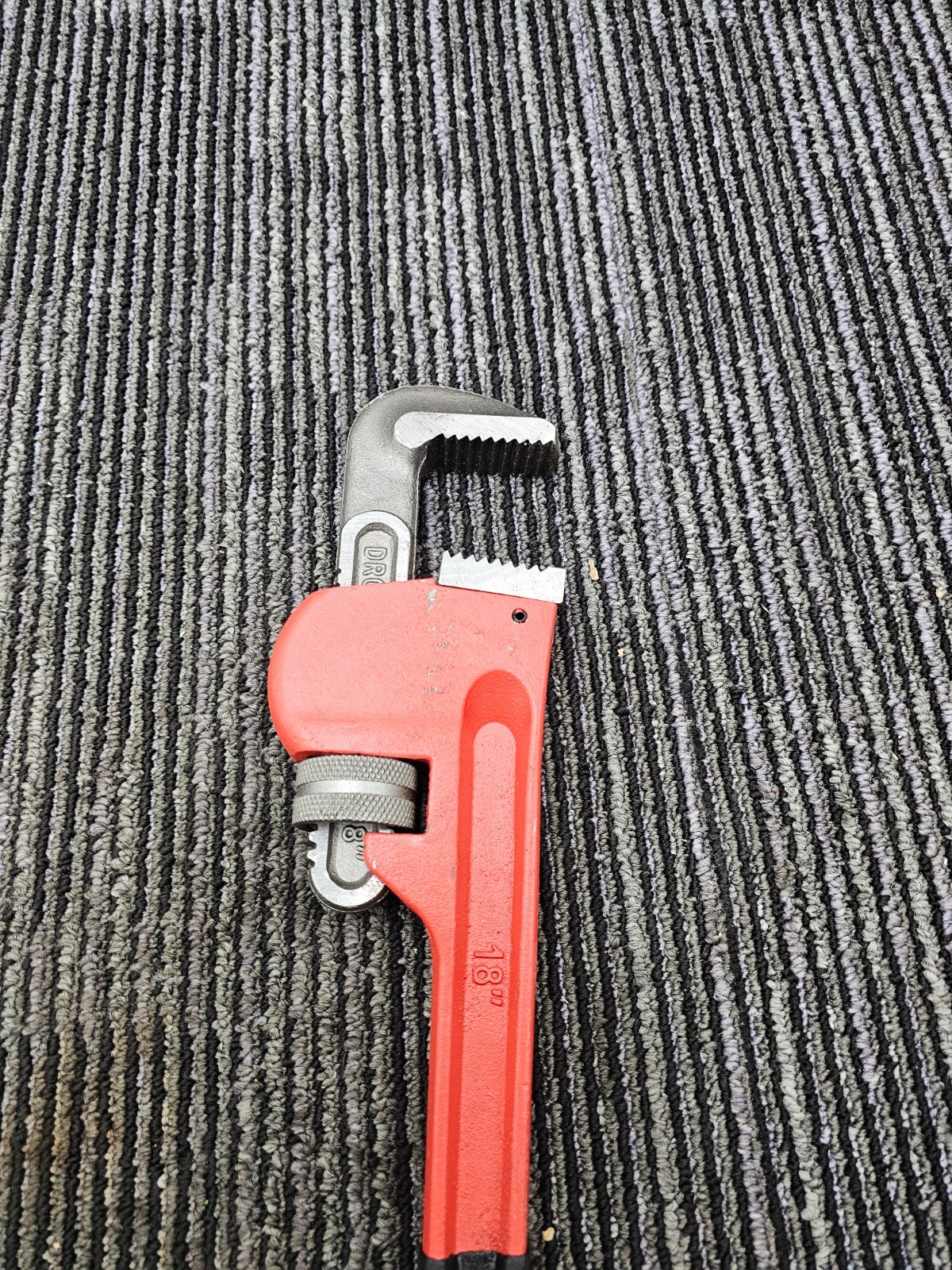 18″ Serrated Jaws Straight Pipe Wrench 16″ L x 3″ W