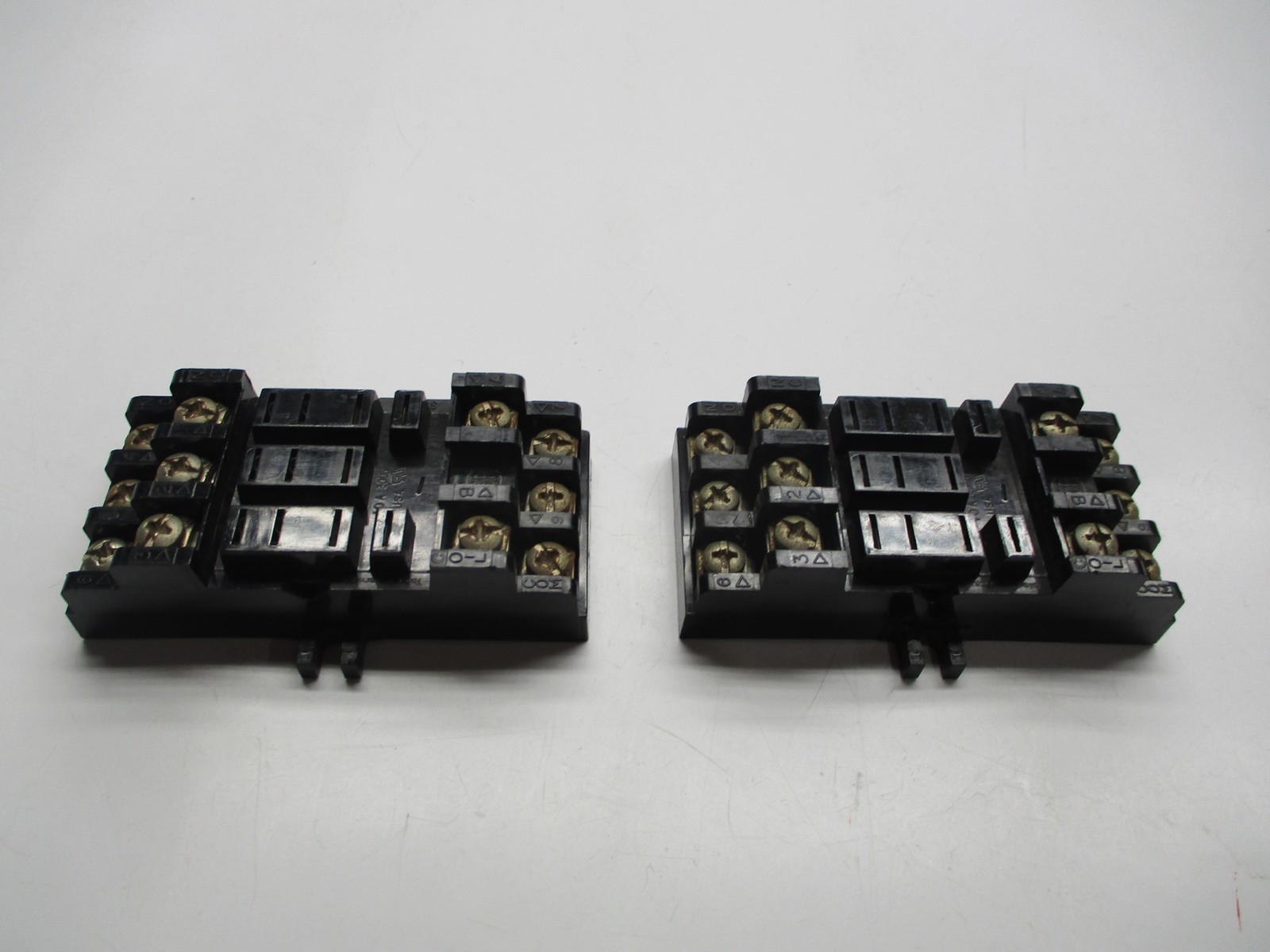 INDUSTRIAL SPARE SL711 RELAY BASE LOT OF 2 NSNP
