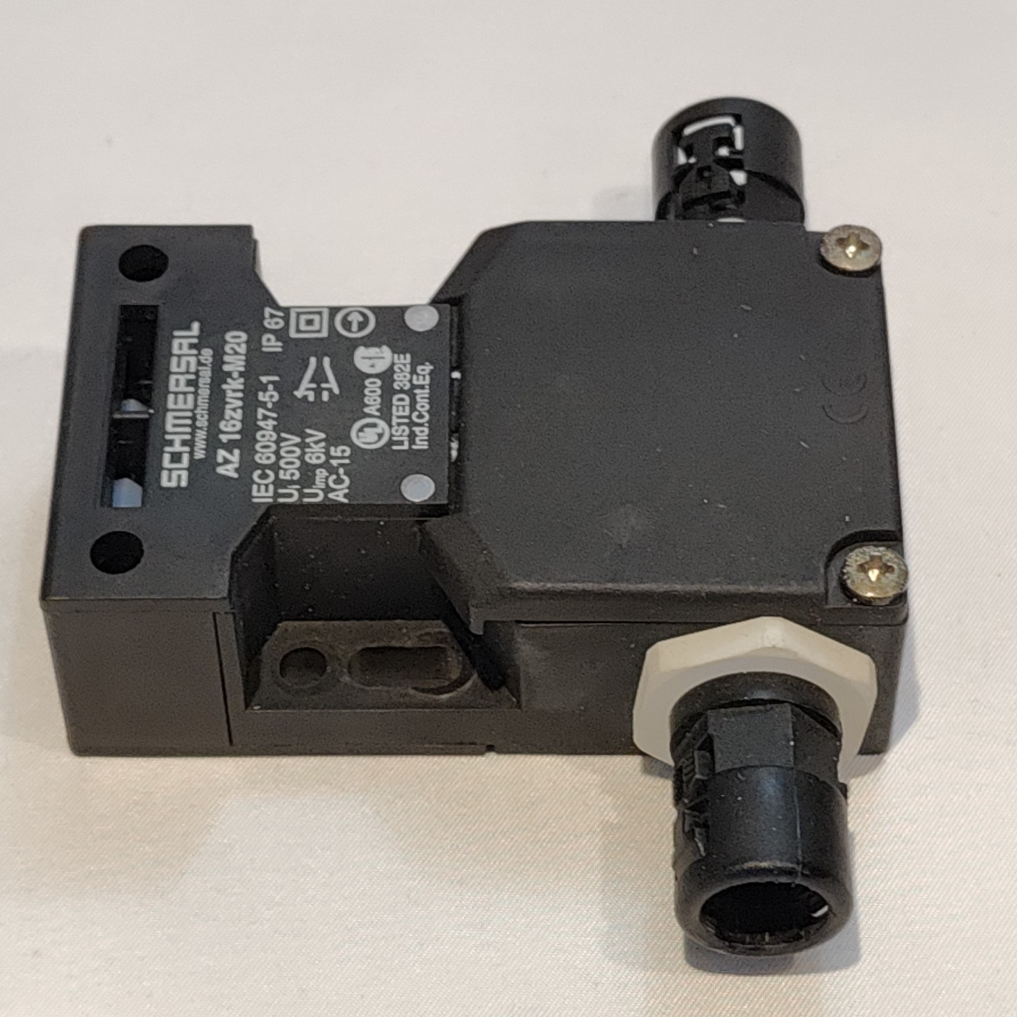 (2) Schmersal Safety Interlock Switch Latch AZ16-ZVRK-M20