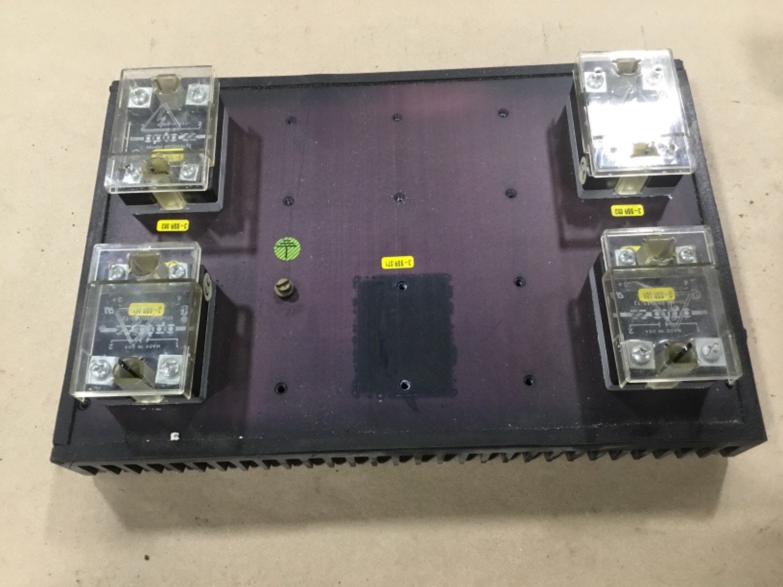 Heatsink With 4 Solid State Relays 480D45-12 Opto 22 Relay Base #958DKB61PR3