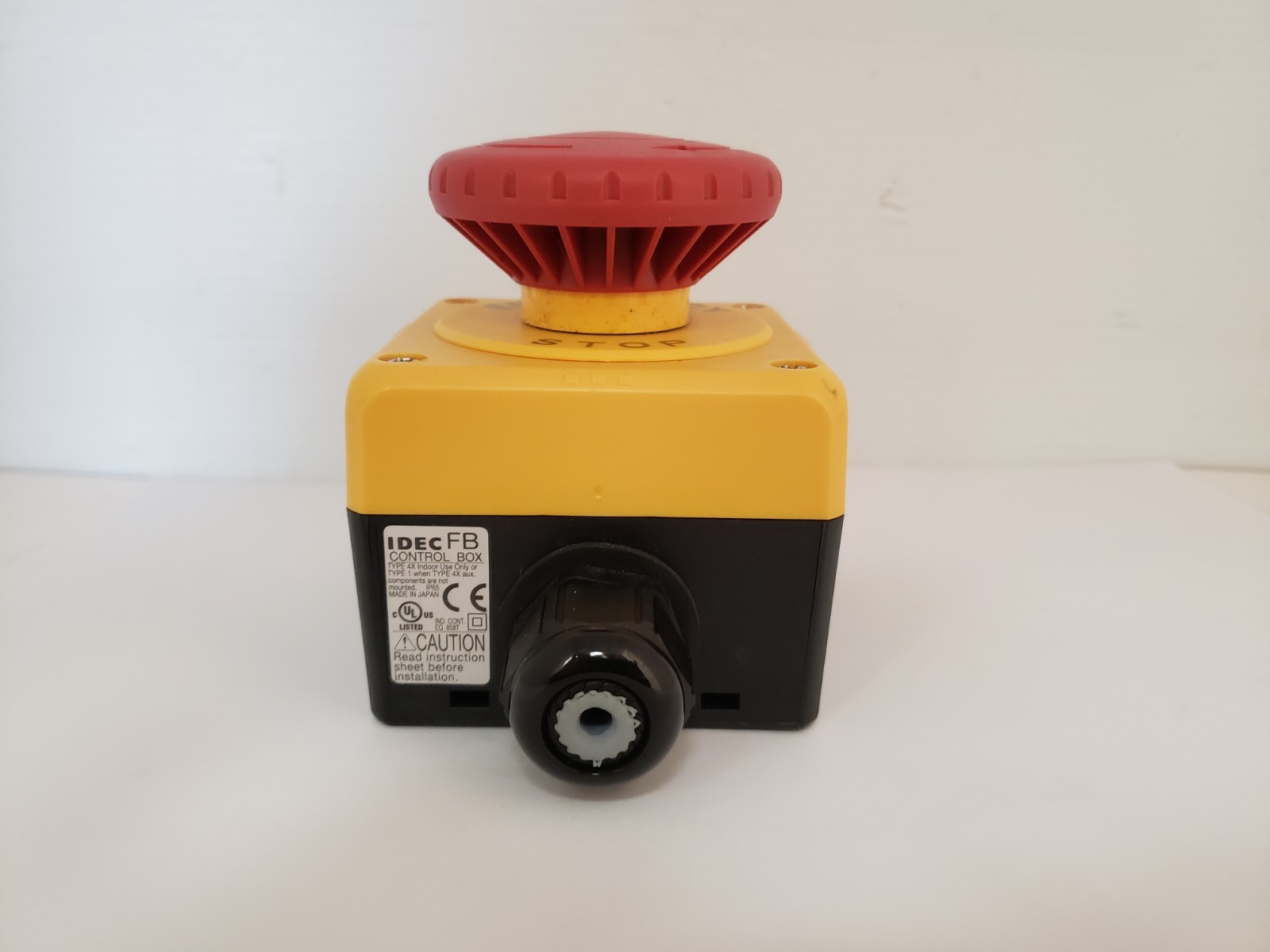 IDEC FB1W-XW1E-BV522MR ENCLOSURE BOX EMERGENCY STOP BUTTON NIB