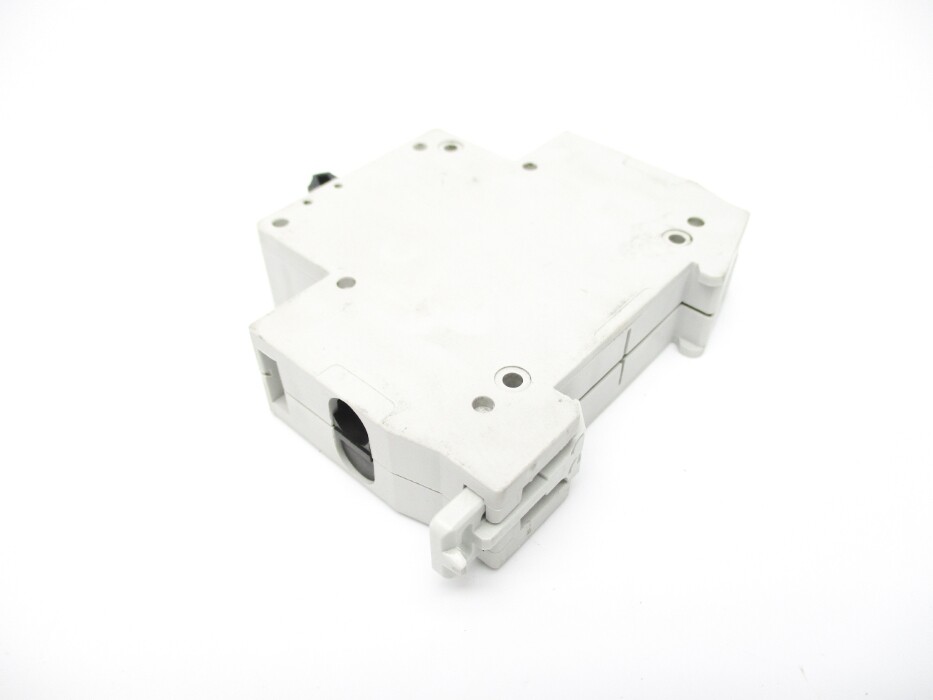 SCHNEIDER ELECTRIC 15063 20A 250V UNMP