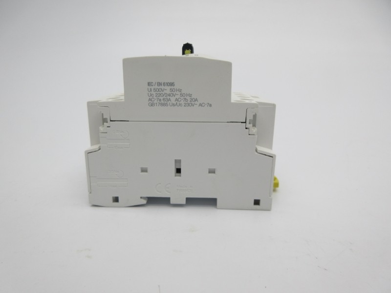 SCHNEIDER ELECTRIC A9C21864 220/240V 63A NSMP