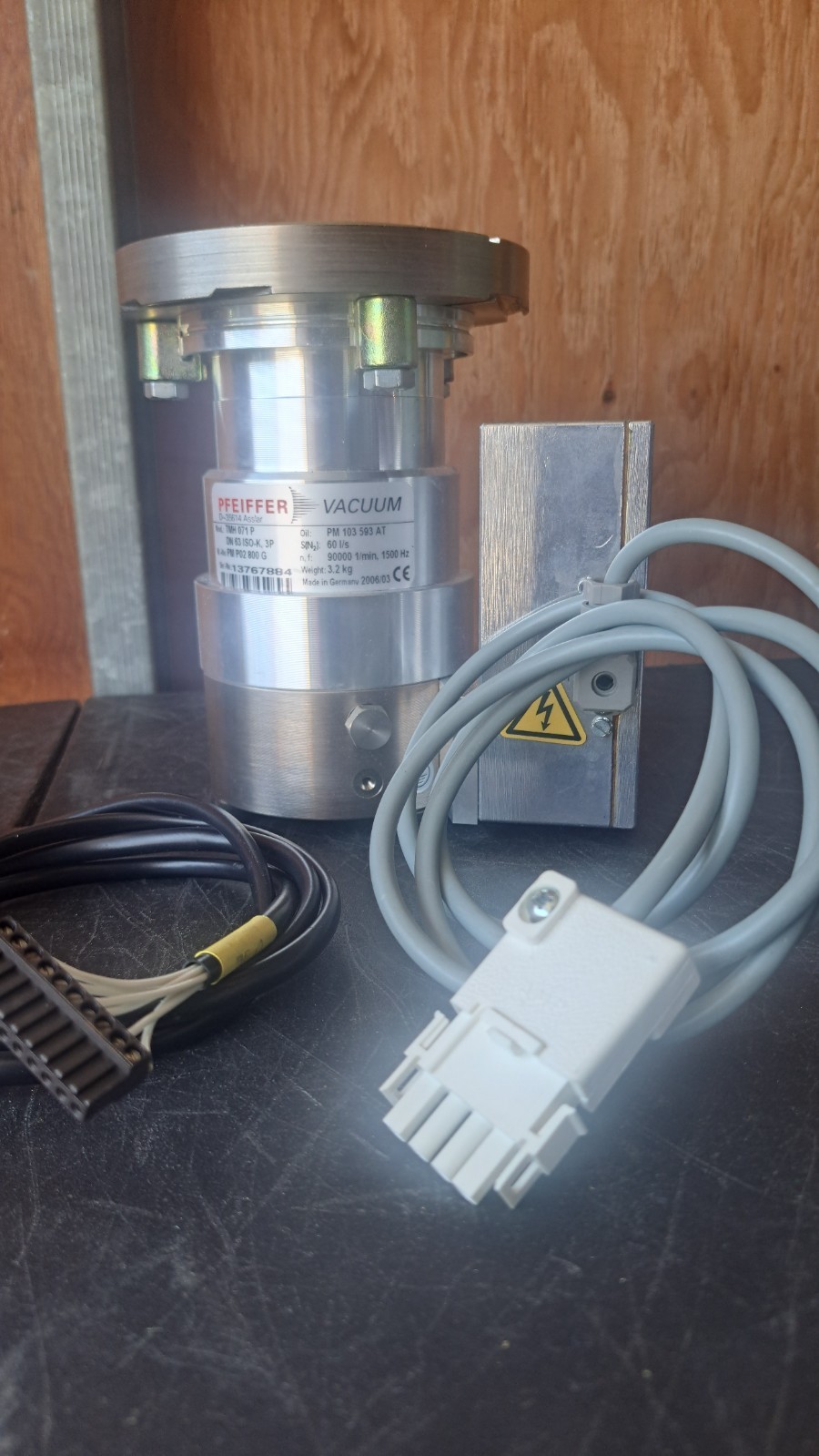 PFEIFFER VACUUM TMH 071P, 3P PM P02 800 G TURBO w/TC600 Controller PM C01 720
