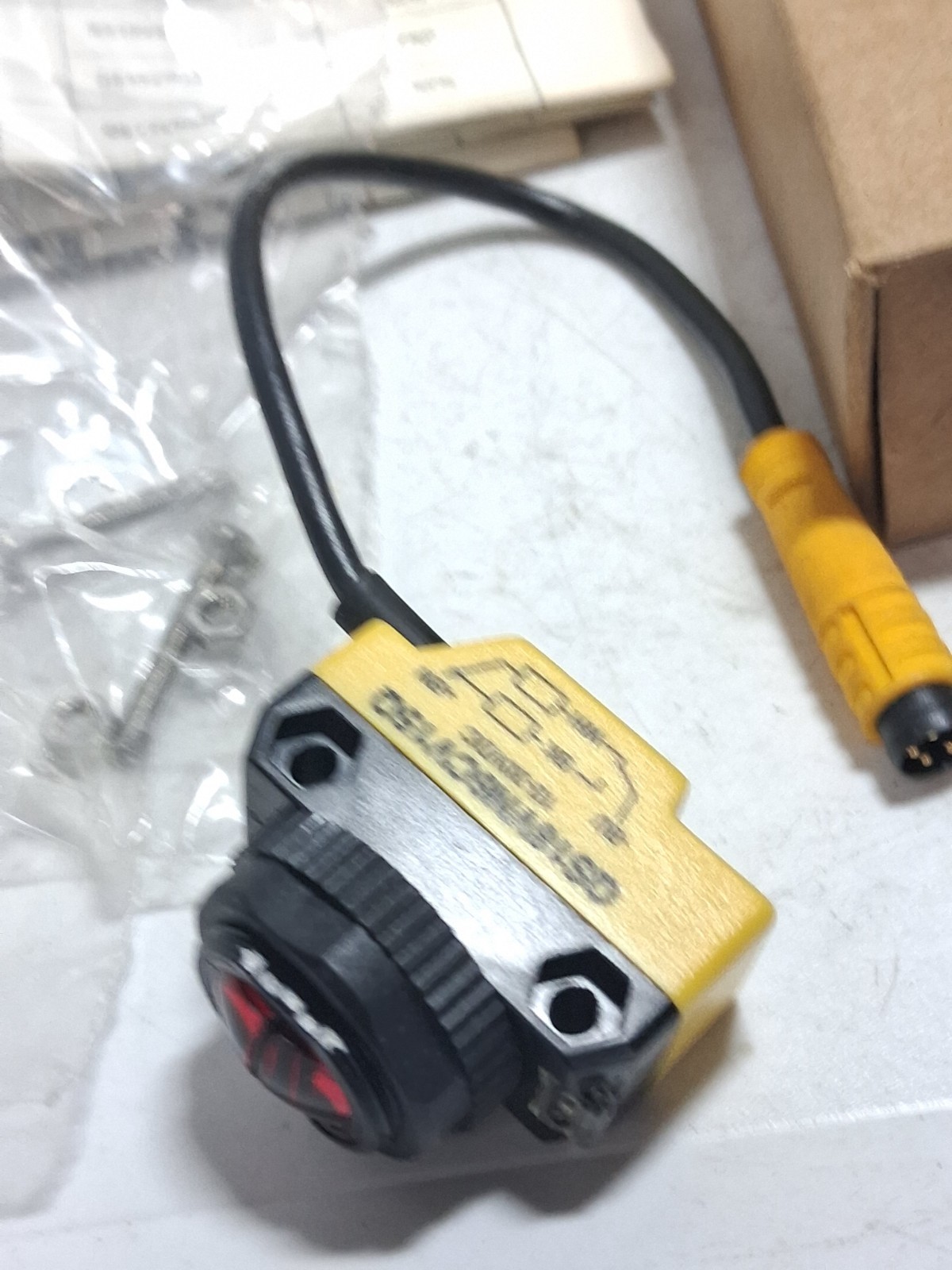 BANNER QS18VN6CV15Q PHOTOELECTRIC SENSOR 10-30VDC LED NPN (61640) NIB