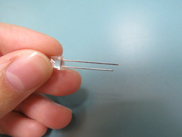 TOSHIBA TLYH156P Qty of 100 per Lot Yellow water clear round LED; 20 mA