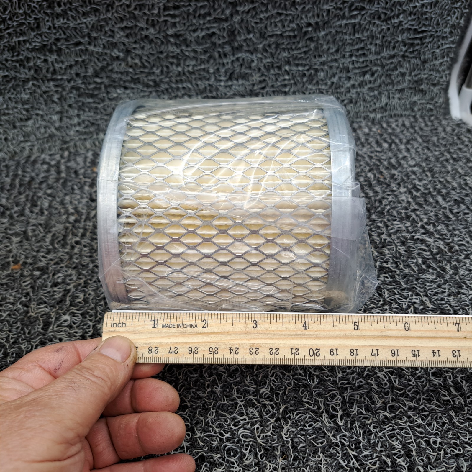 Vacuum Air Filter PN: 810003661 & 44D-4-4. 5″ X 4-7/8″ center bore 2-9/16″ ID