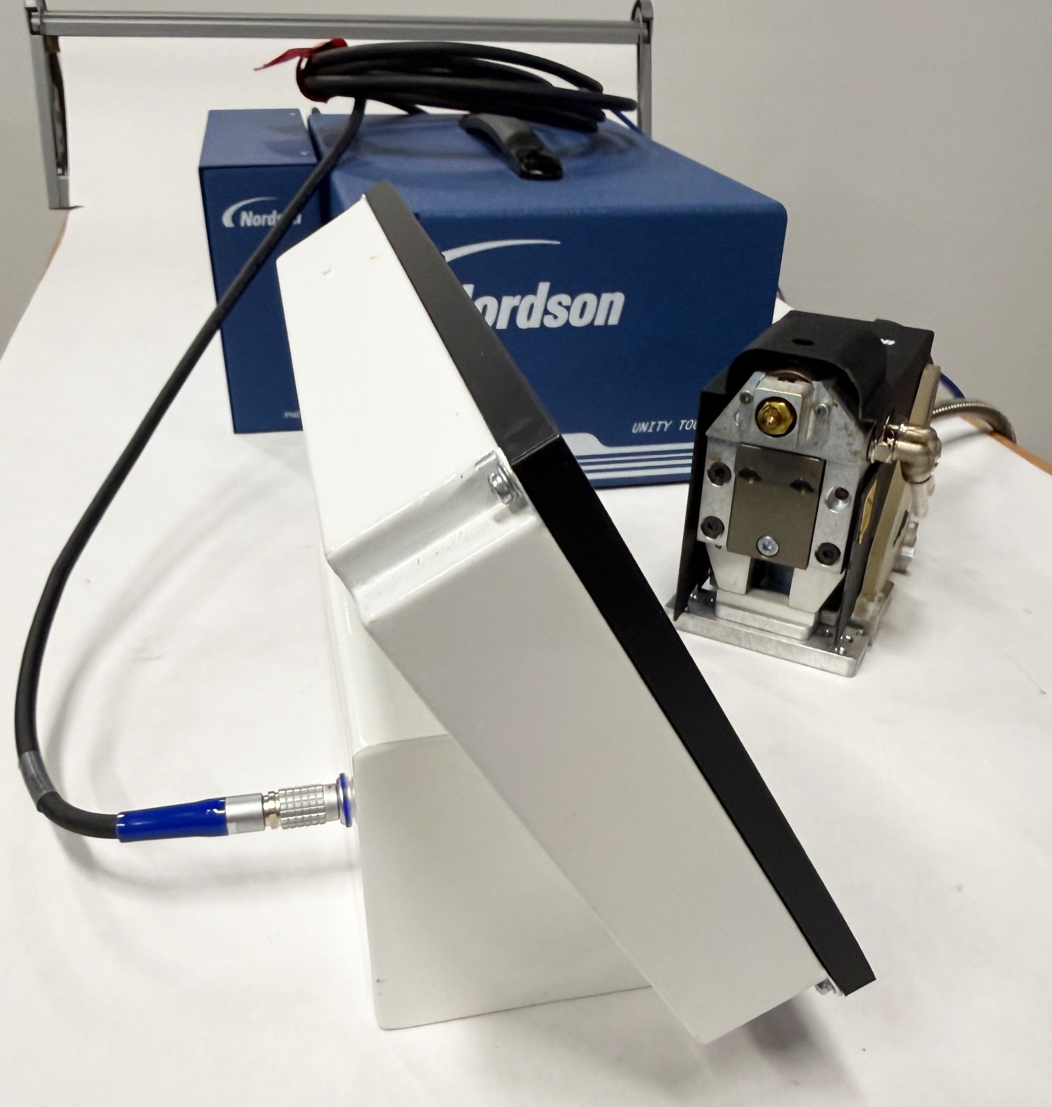 Nordson EFD Unity Touch S Controller, Display w/ Pneumatics & IC30 Dispense Head