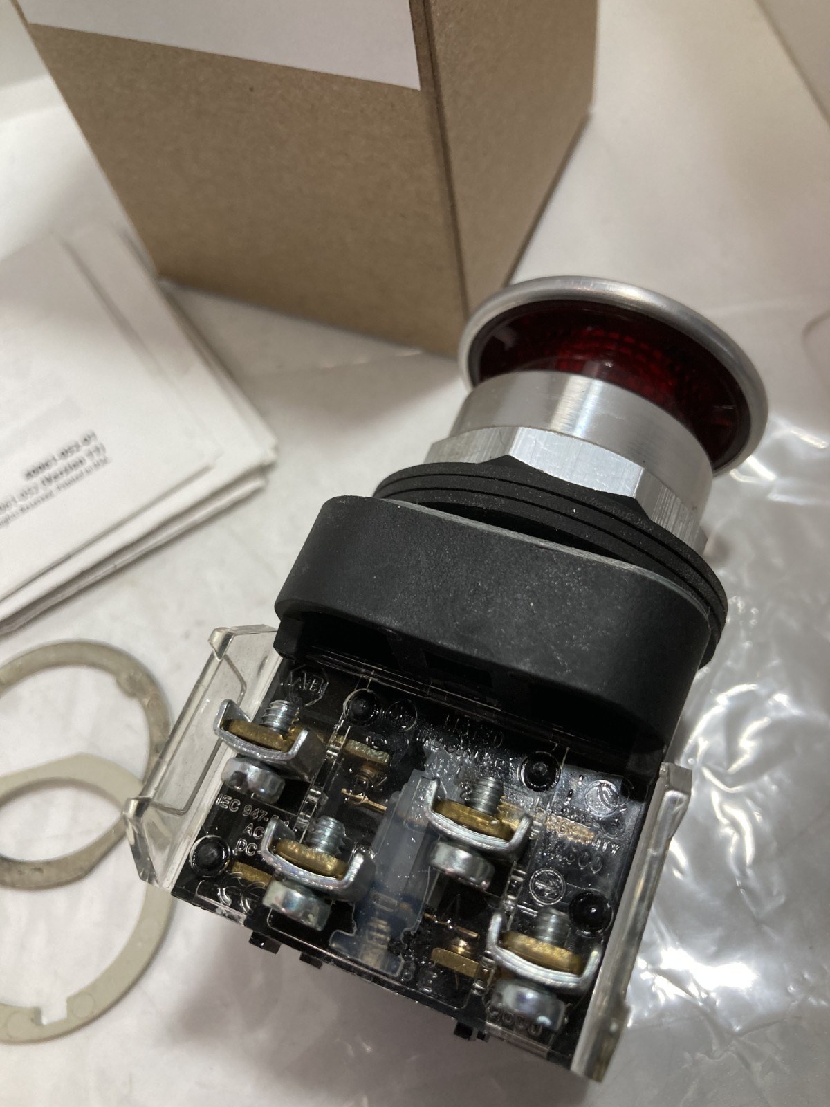 ALLEN BRADLEY 800T-FXQH24RA1 PUSH PULL 2 POS ILL LED RED 24V 1NO/1NCLB SE T NIB