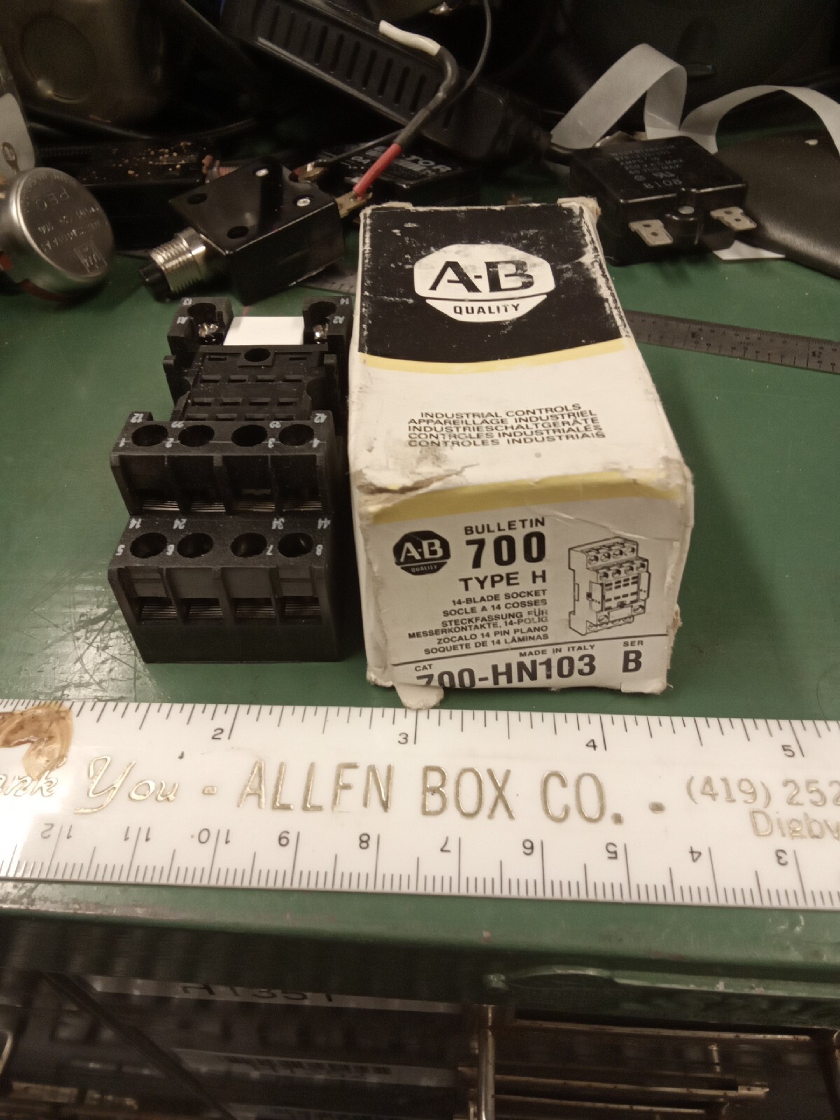 Allen-Bradley 700-HN103-B Relay Socket 14-Blade Din Rail Mount 300VAC 7Amp