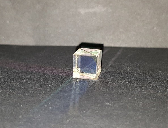 NPBS – Non-polarizing beam splitter cube. Enhanced Aluminium coating – L=8mm