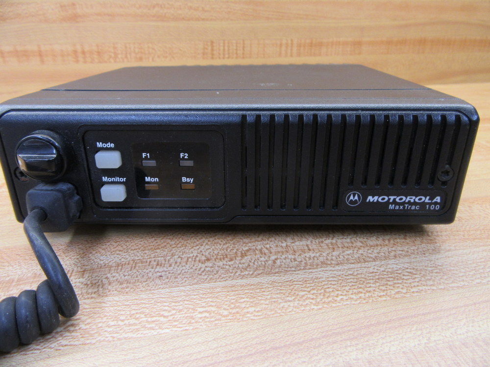 Motorola D33MJA73A5CK Max Trac 100 2 Way Radio