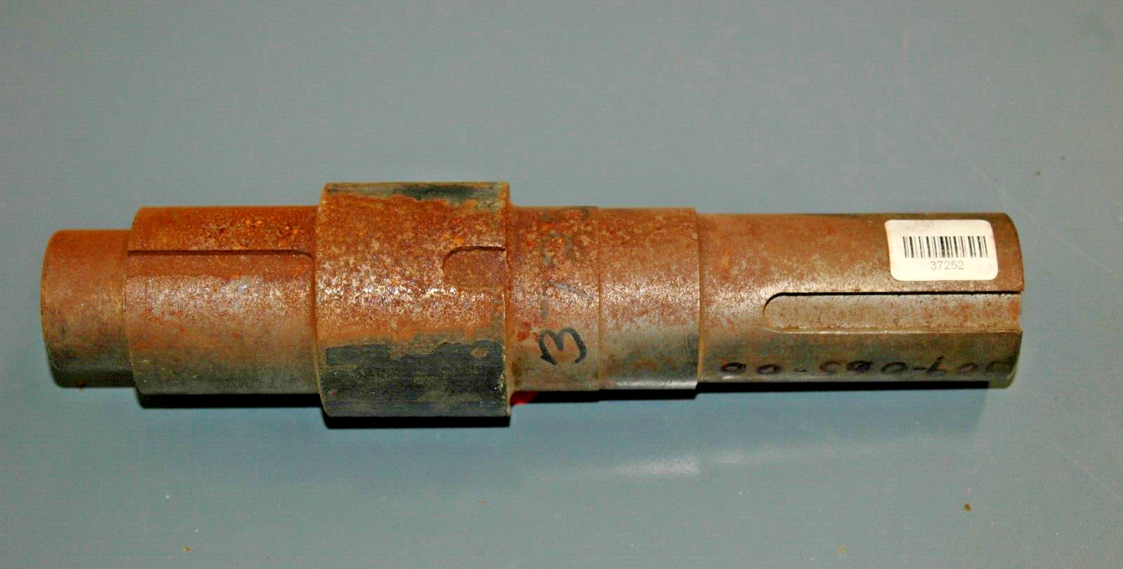 SHAFT TAKE-OFF V GROOVE PT. #758-1—9 F/VACUUM FILTER DRIVE U.S . V -SURPLUS-
