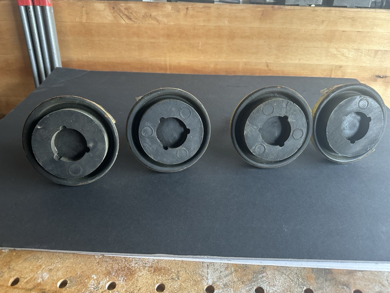 Barry Controls Barrymount LM3B Level Mount with Bolt Set of 4*