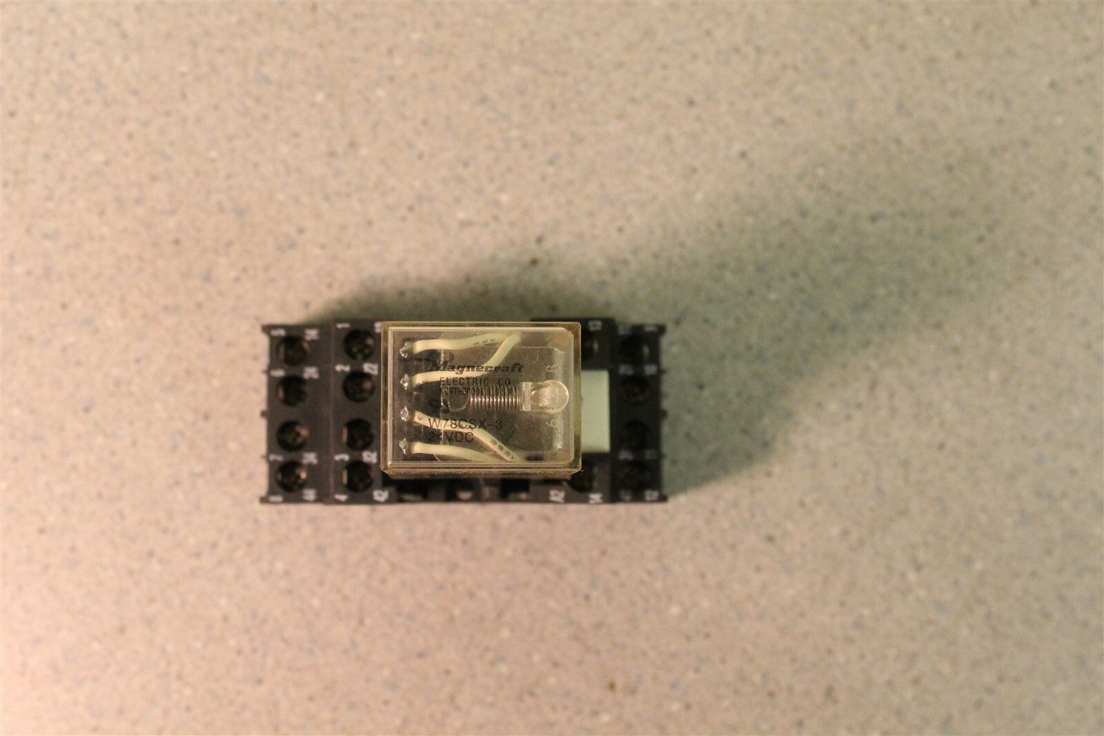 Allen Bradley 700-HN 103 Series B Relay Socket with Relay *FREE SHIPPING*