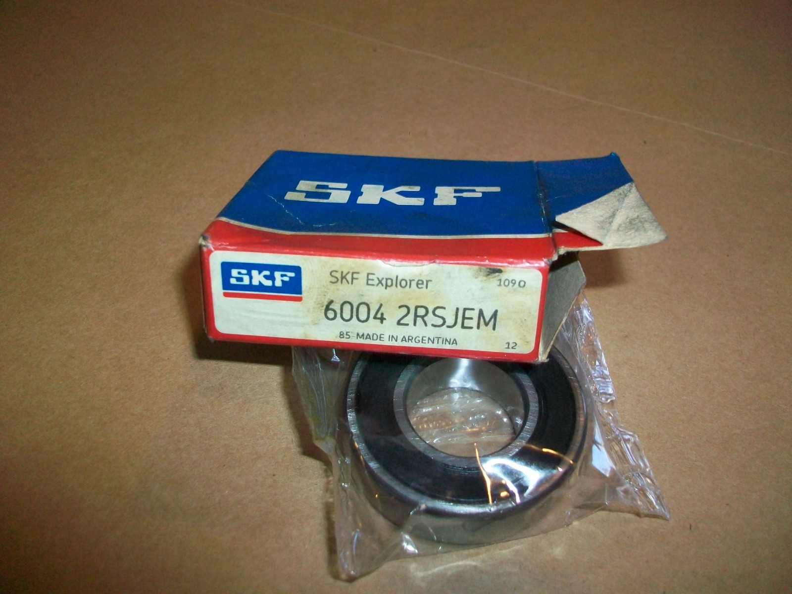 SKF 6004 2RSJEM Deep Groove Ball Bearing 20mm ID x 42mm OD NEW IN BOX