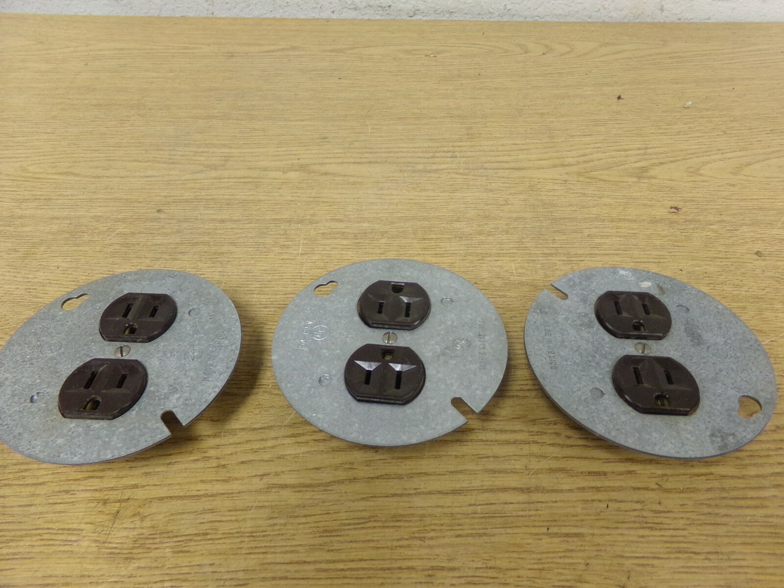NEW GE 15-125V GE4048-1UPC 57257 Brown Plug w/ Plate Lot of 3 *FREE SHIPPING*