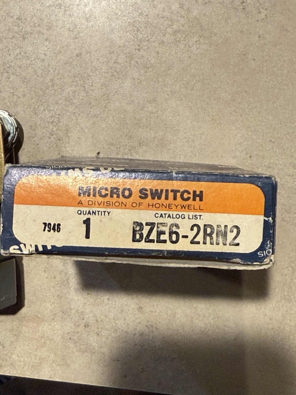 1 x NEW MICROSWITCH BZE6-2RN2 LIMIT SWITCH, for HONEYWELL BZE6 Series Switch NOS