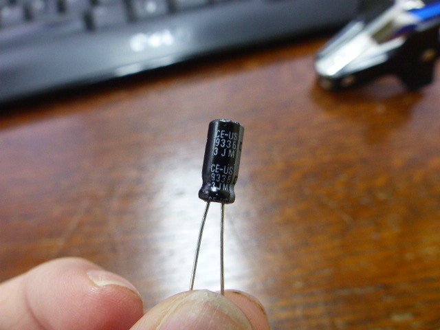 MARCON CEUSM1H2R2 Qty of 200 per Lot 2.2UF 50V 5X11 100/BAG 105 DEG MARCON