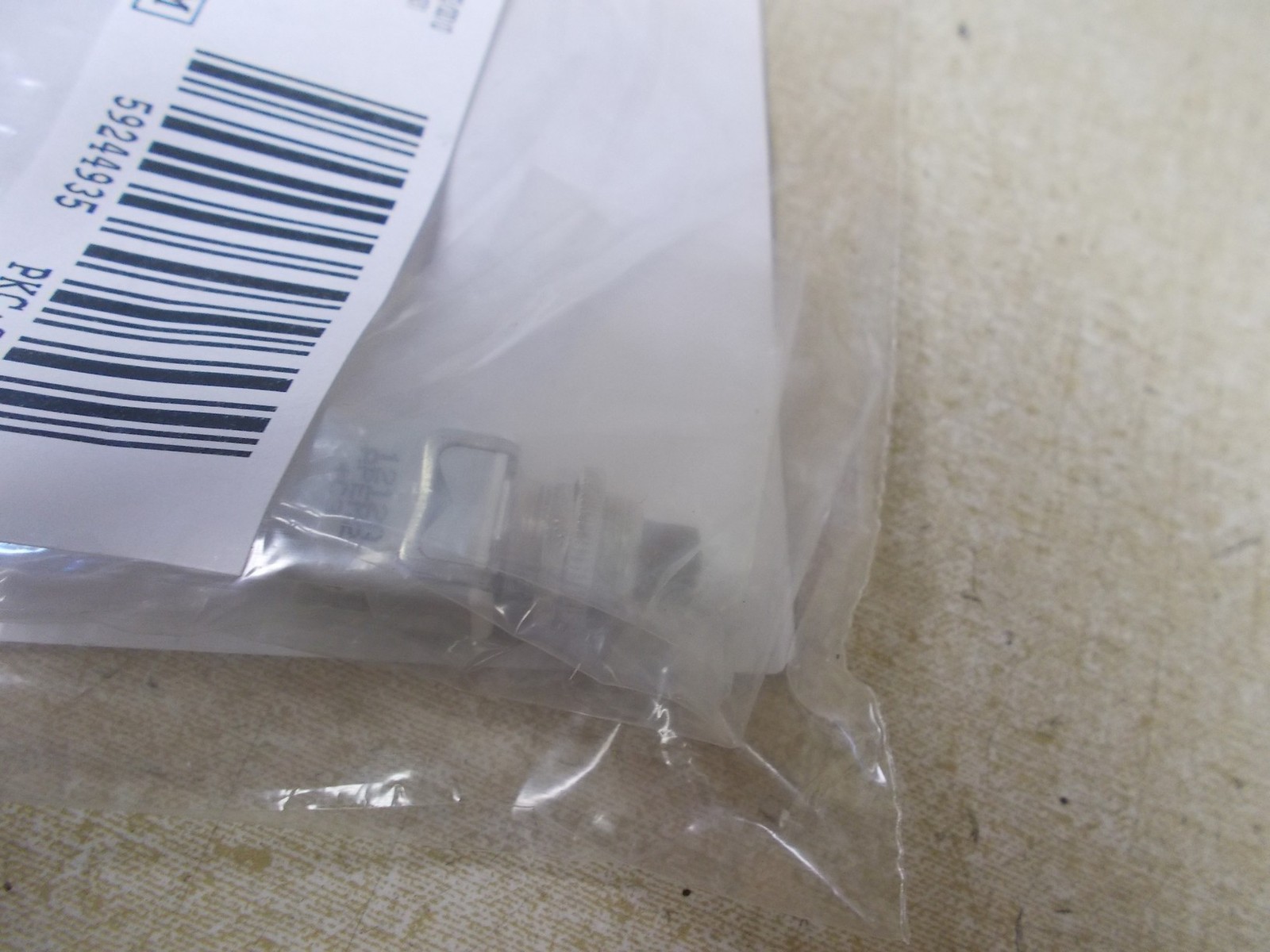 NEW MIcrochip MIcrocontroller PIC16F1933-I/SO *FREE SHIPPING*