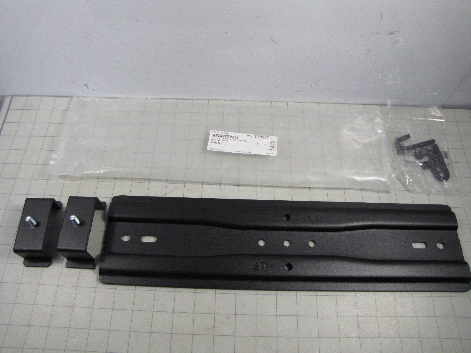 Chatsworth 12730-718 3″ Channel Rack-To-Runway Mounting Plate w/ Bracket NEW