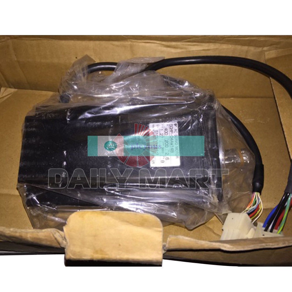 Brand New In Box Omron Servo Motor R7M-Z10030-BS1