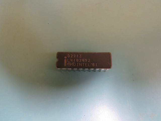 INTEL D2913 Qty of 4 per Lot V(cc/in/out): -0.3 to +15V 1.35W combined single-c