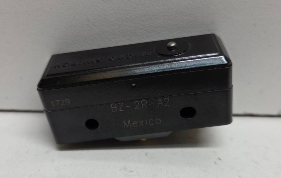 NEW NO BOX! MICRO-SWITCH 15A 480V TOP PIN PLUNGER LIMIT SWITCH BZ-2R-A2