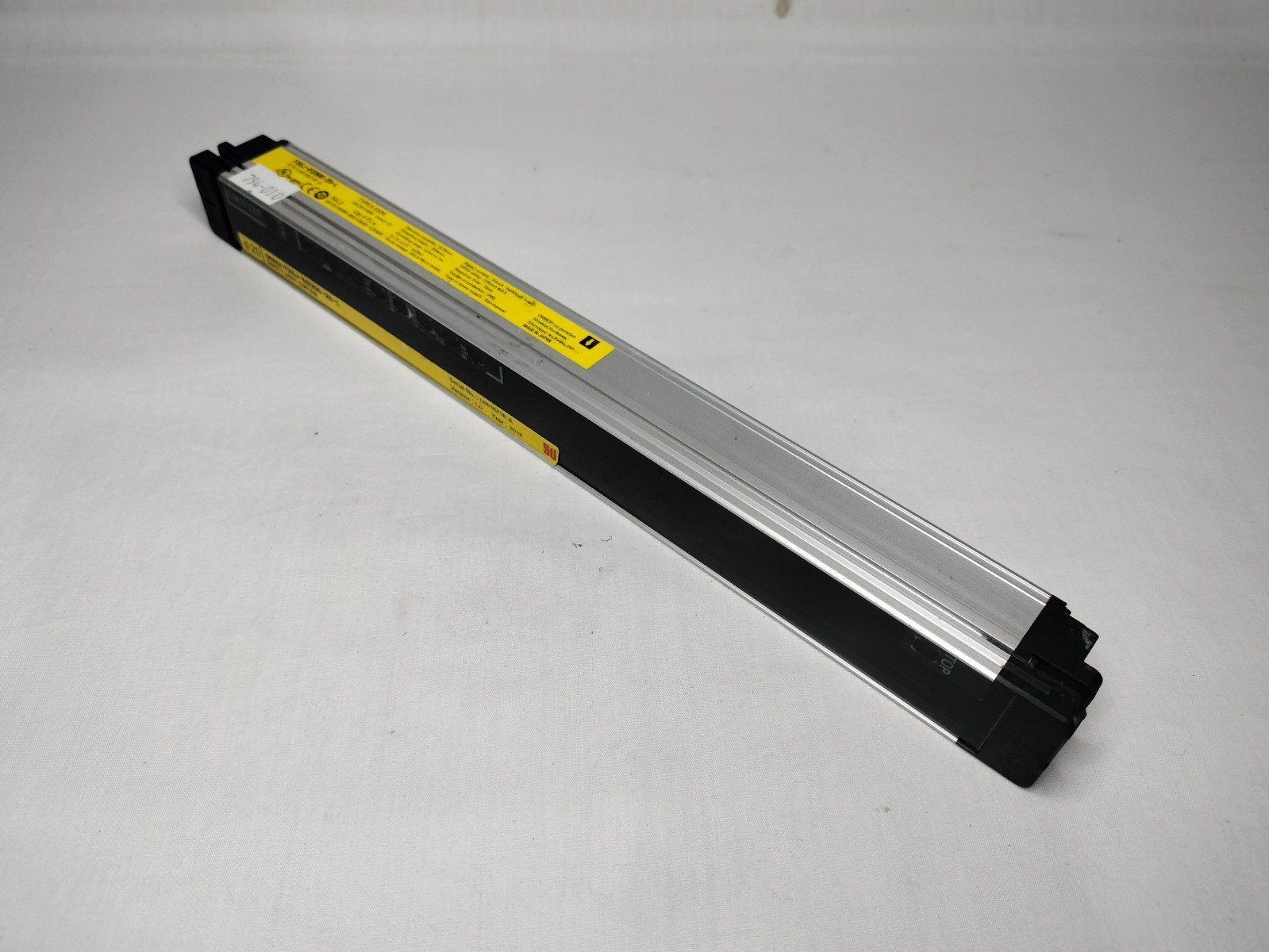 Omron F3SJ-E0305-25-L F3SJE030525L Safety Light Curtain Emitter Made in Japan