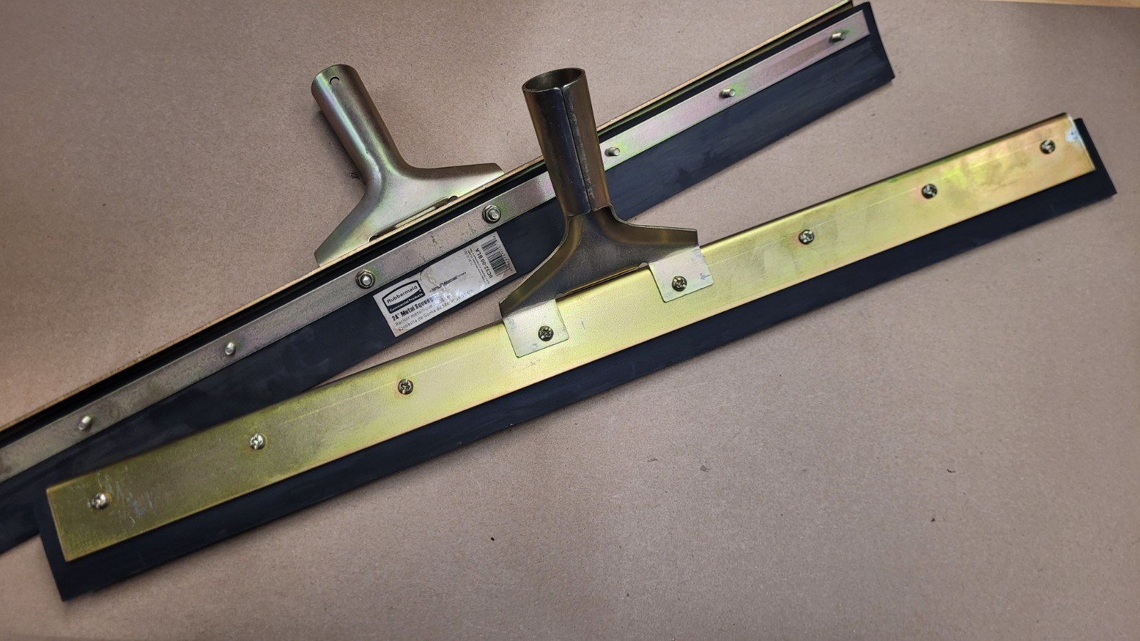Lot Of 2 Rubbermaid 9C32-00 BLA 24″ Metal Squeegees W/ Rubber Blade
