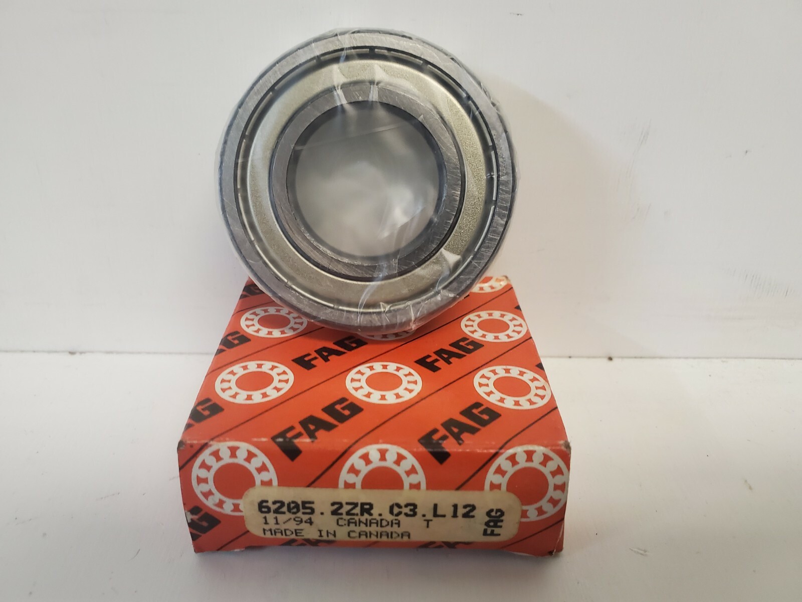 NEW IN BOX! FAG DEEP GROOVE BALL BEARING 6205-2ZR.C3.L12