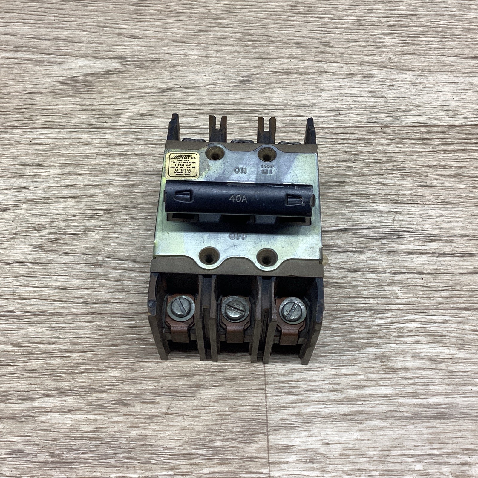 SQUARE D 40 AMP 3 POLE TYPE M1 AA-95 0-224092 CIRCUIT BREAKER #819PT154*CO