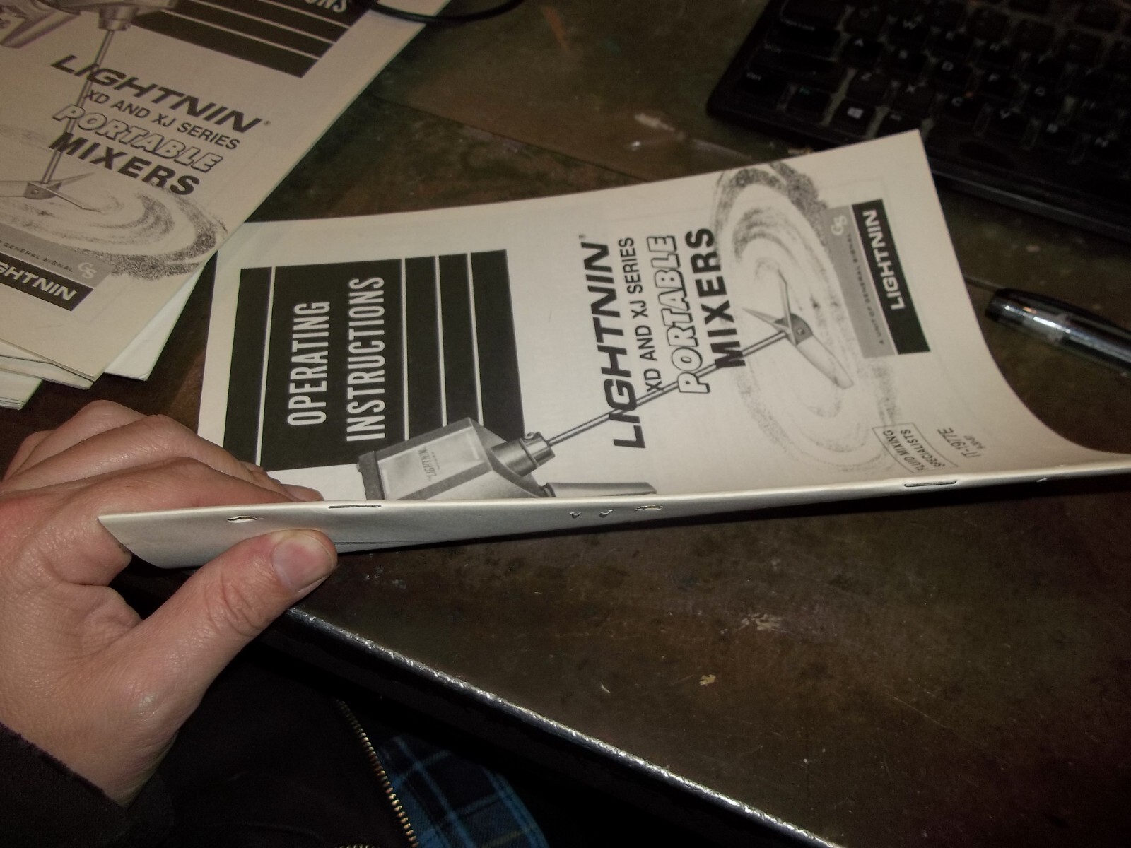 LIGHTNIN IT-1977E OPERATING INSTRUCTIONS MANUAL FOR XD XJ PORTABLE MIXERS (WL71)