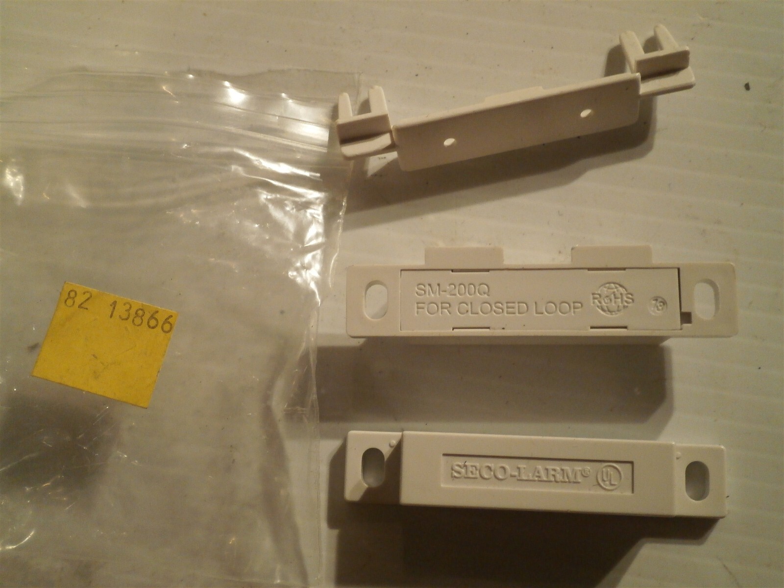 Seco-Larm 82-13866 Alarm Switch Screw Terminals 3/4 Inch Gap White SM-200Q