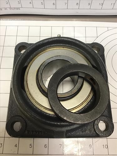 FAFNIR – LCJO-2-3/16 – 2.187″ ID, 4-BOLT BEARING FLANGE, 5.625″ BHC, ECCENTRIC C