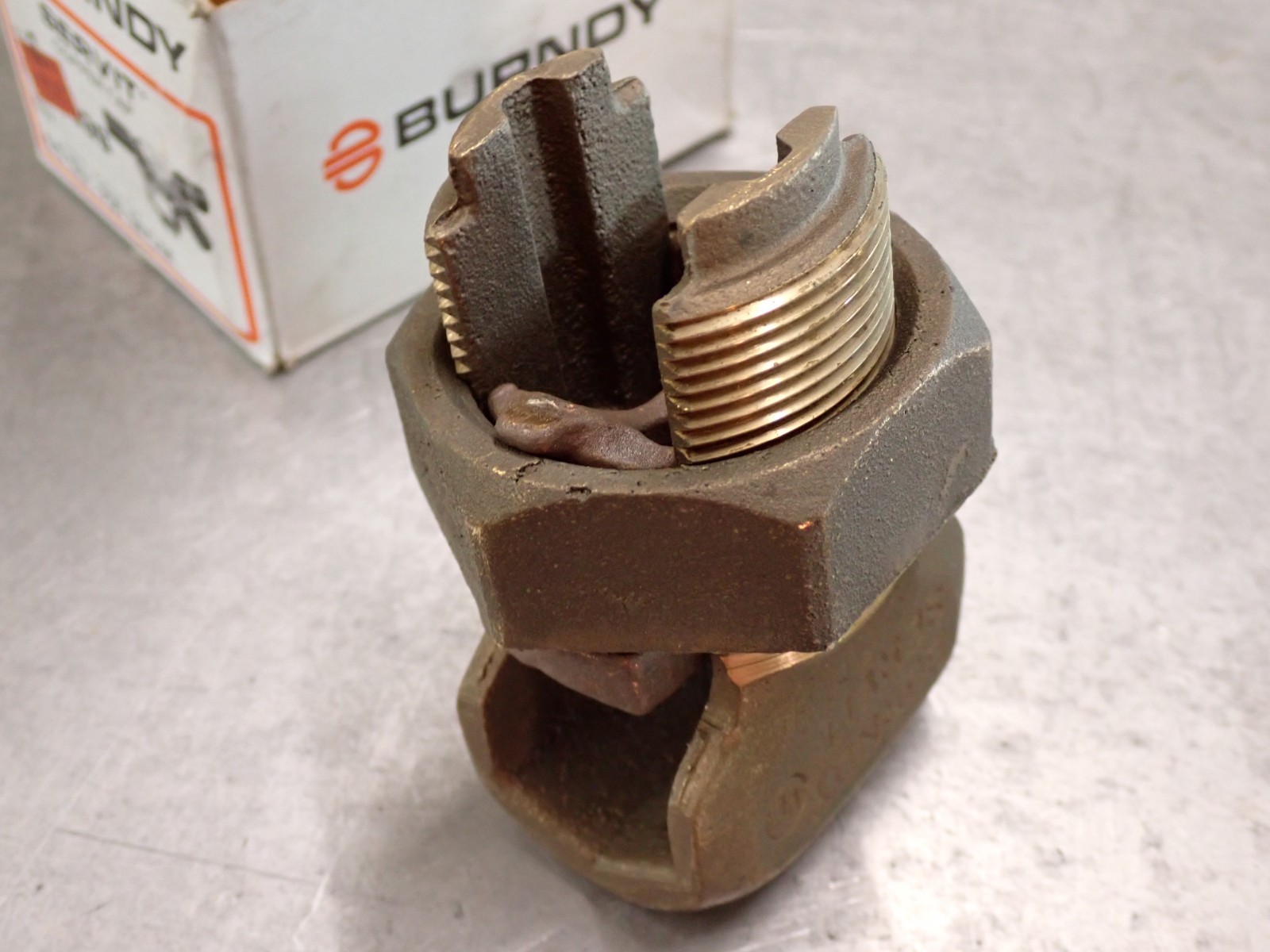 BURNDY KS39 Servit Split Bolt connector 4/0 str-750 NEW