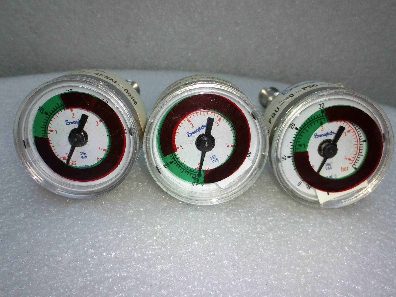 Lot of 3 Swagelok PGU-40-P60-C-4FSM-8098 Pressure Gauge,0-60psi(0-4Bar),US+9811