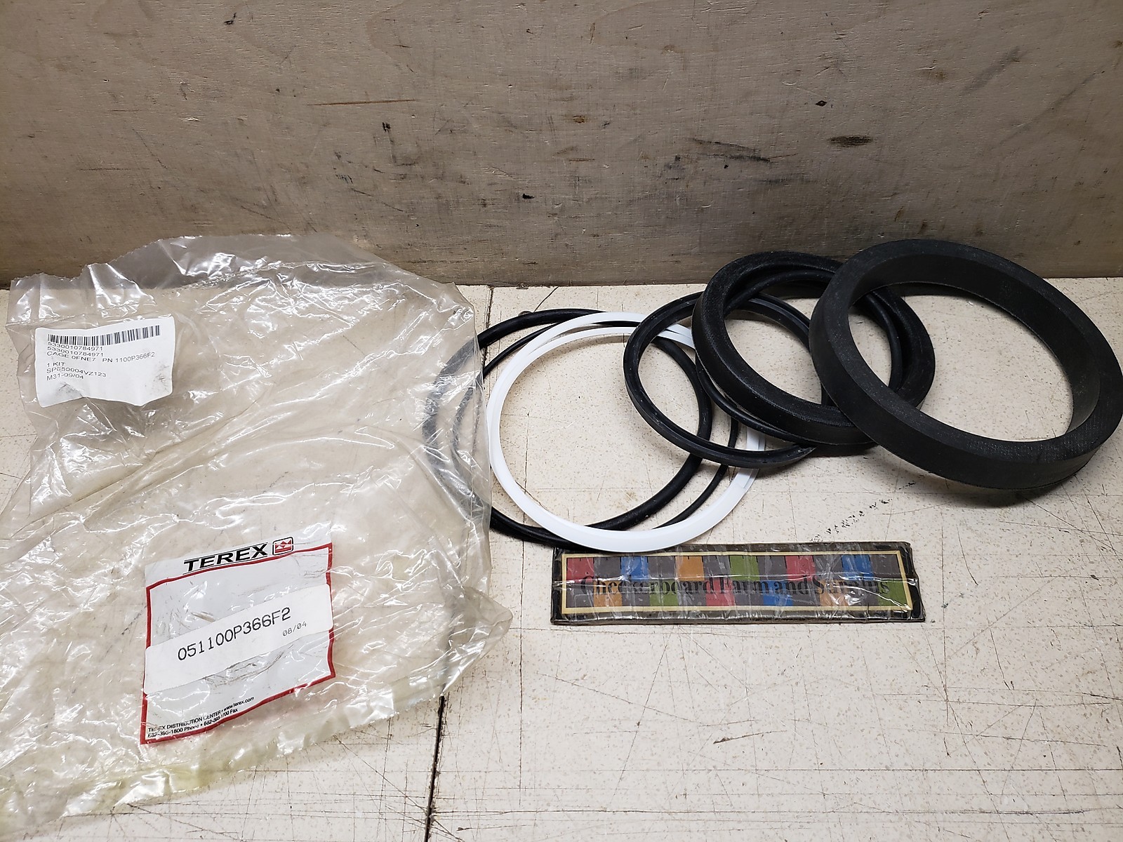 NOS Terex Seal Kit 051100P366F2 1100P366F2 1100J215-14 5330010784971