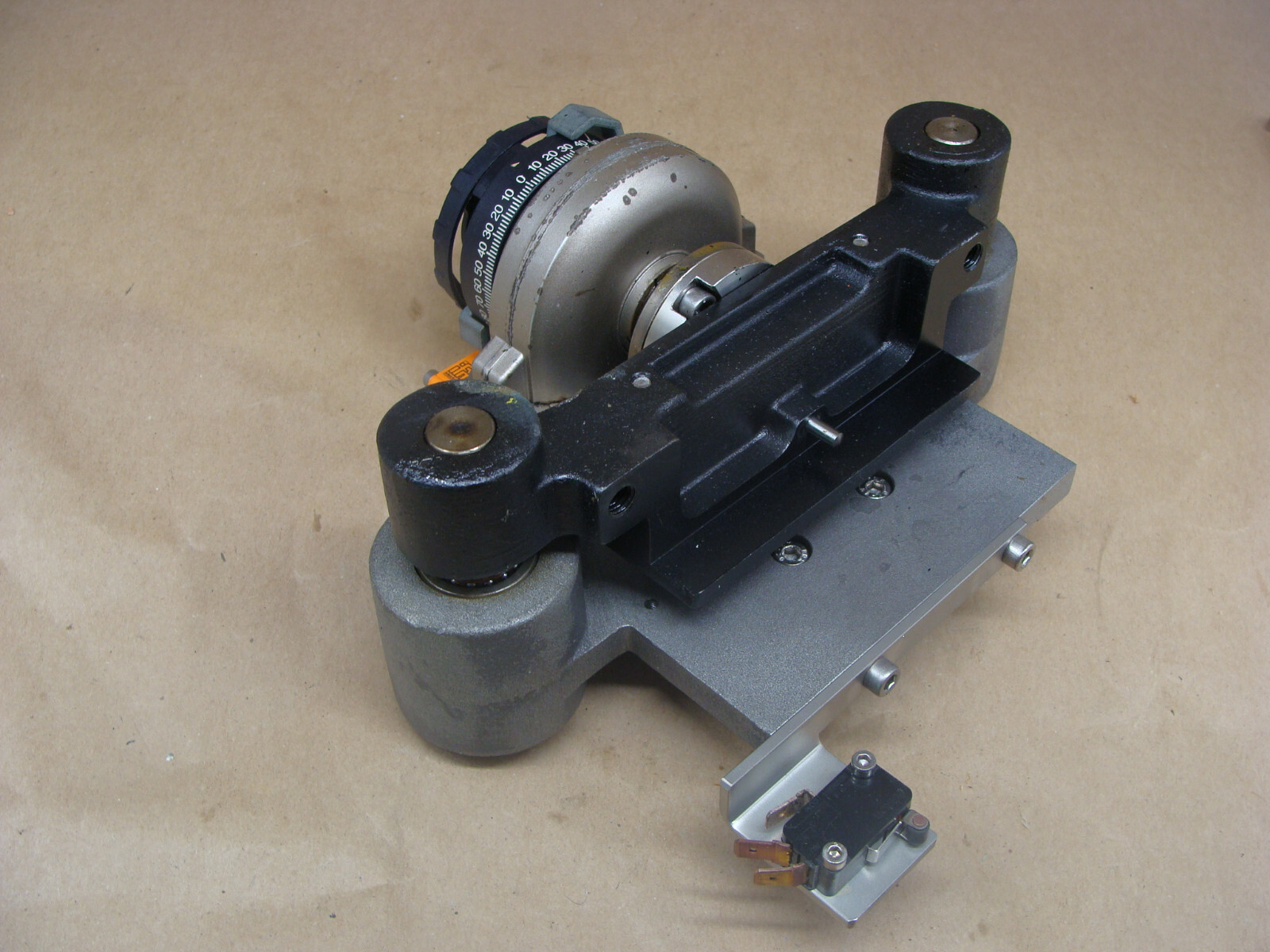 FESTO DSRL-25-180-P-FW SEMI-ROTARY DRIVE CYLINDER 30656 W/IS5035 IS-3002-BP0G/AS