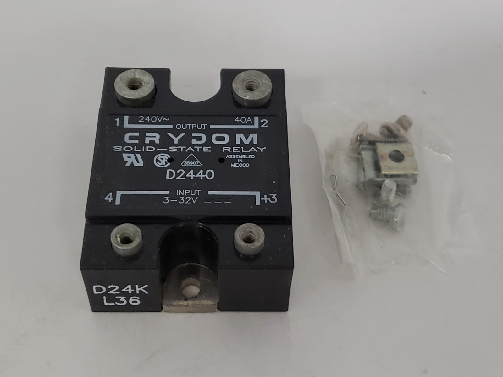 CRYDOM D2440 SOLID STATE RELAY 40A 240VAC 3-32V NIB